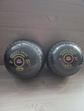 2x Drakes Pride Professional Lawn Bowls, Size 5H With A Taylor Carry Bag
