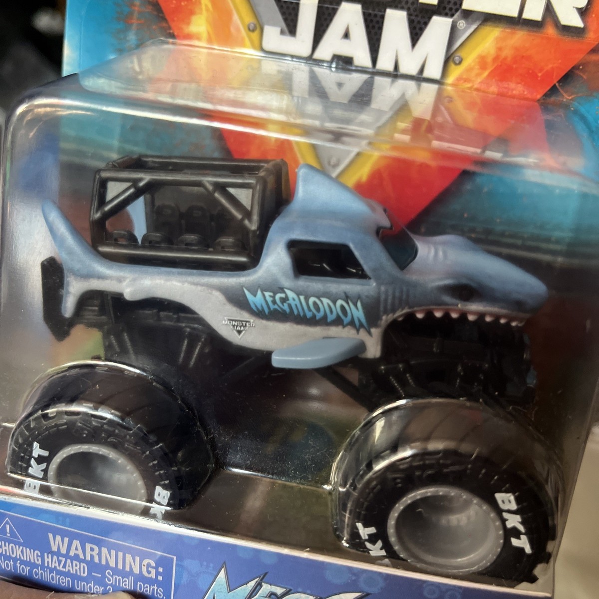Monster Jam “Megalodon” Ride Truck Chase Monster Truck 1:64 Spin