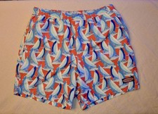 Vineyard Vines Men s Swim Trunk Sz M Red Blue Sailboats Mesh Lining Drawstring