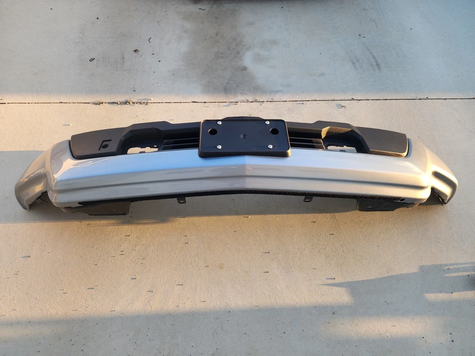 Conjunto de parachoques delantero Chevy Silverado 1500 2022-2025 con niebla OEM plateado envío gratuito Foto 4 de 4