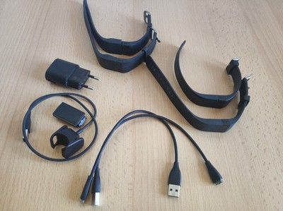 4 Stück Fitbit Charge HR - 1 Fitbit Charge 3 - defekt