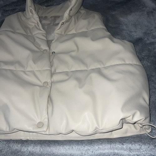 No Boundaries Women’s Puffer Vest - Picture 4 of 5