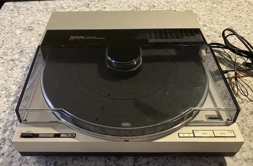 Technics SL - 7 Quartz Direct Drive Turntable - For Parts or Repair Turns On