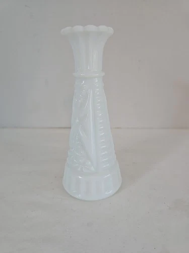 Vtg Anchor Hocking MILK GLASS 6" Stars and Bars Flower Bud Vase
