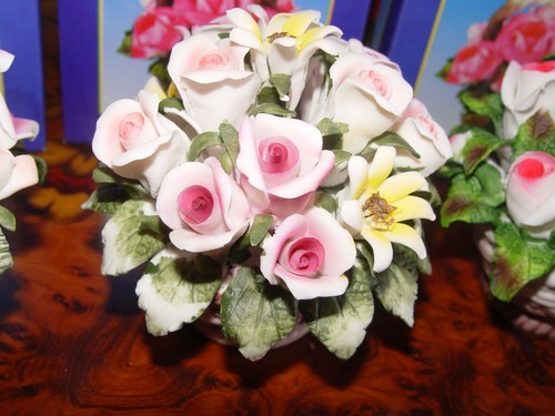 6 NEW PORCELAIN Garden Flowers Arrangements BOUQUETS VASES LOVE EASTER BIRTHDAYS - Picture 7 of 8