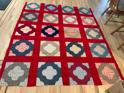 Vintage Quilt Top, 86" mal 76" TOP ZUSTAND GUT GETRAGEN handgenäht 1940er - Bild 1 von 4