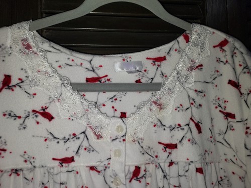 Women's Secret Treasures Velour White Red Cardinal Lace Trim Nightgown Sz 2X - Picture 3 of 5