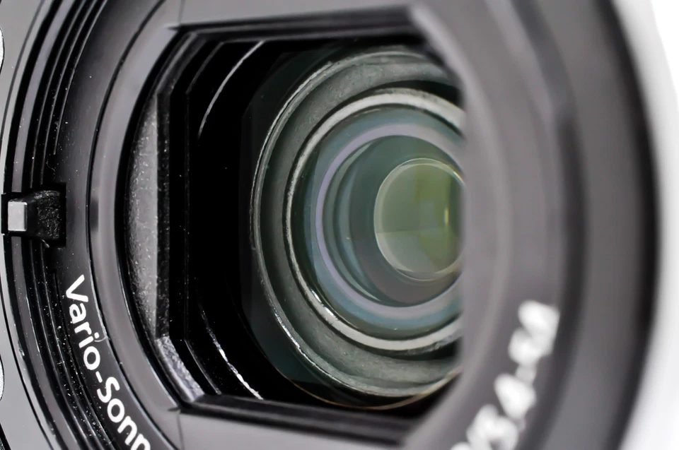 Sony Handycam HDR-SR8 100GB 150x HDD Digital Camcorder Nightshot AVCHD Japan - Image 3 of 4