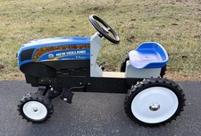 Ertl New Holland T7.260 Pedal Tractor