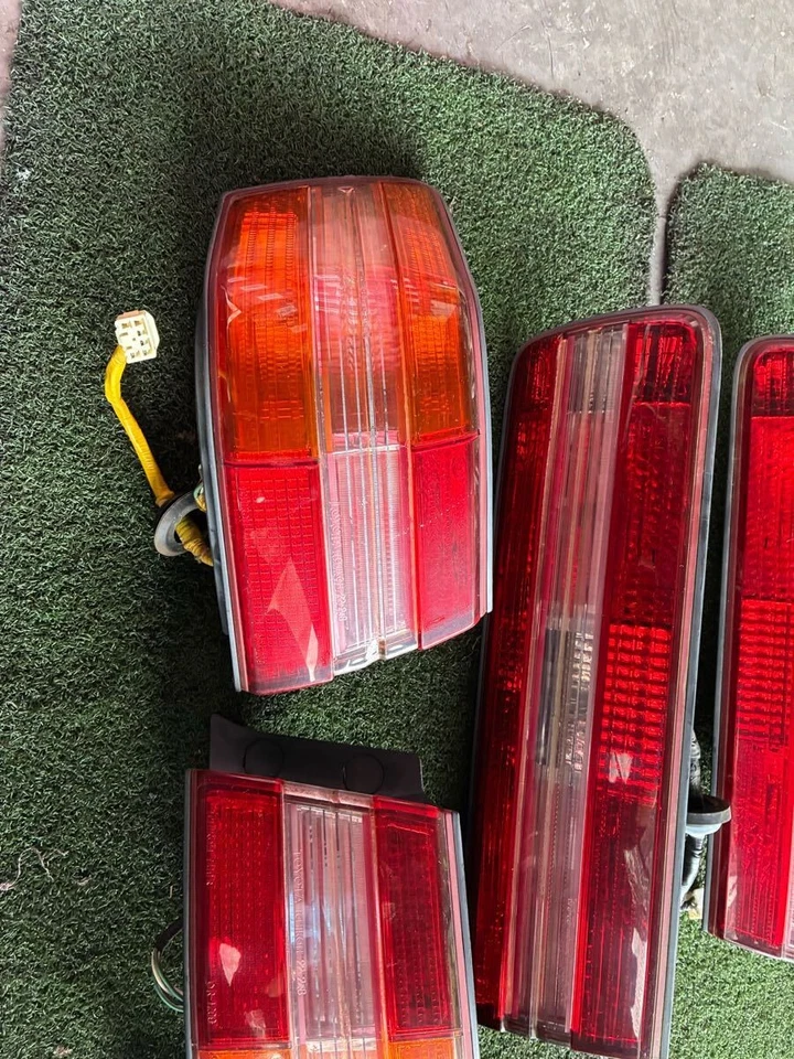 Juego de lámpara trasera izquierda derecha TOYOTA Mark II GX100 Foto 2 de 4