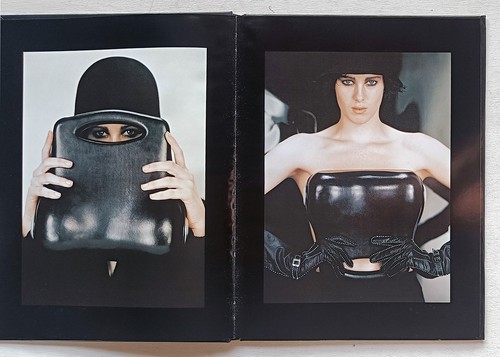 Chanel Boutique Herbst-Winter 1998 - 1999. Foto Karl Lagerfeld - Bild 2 von 3
