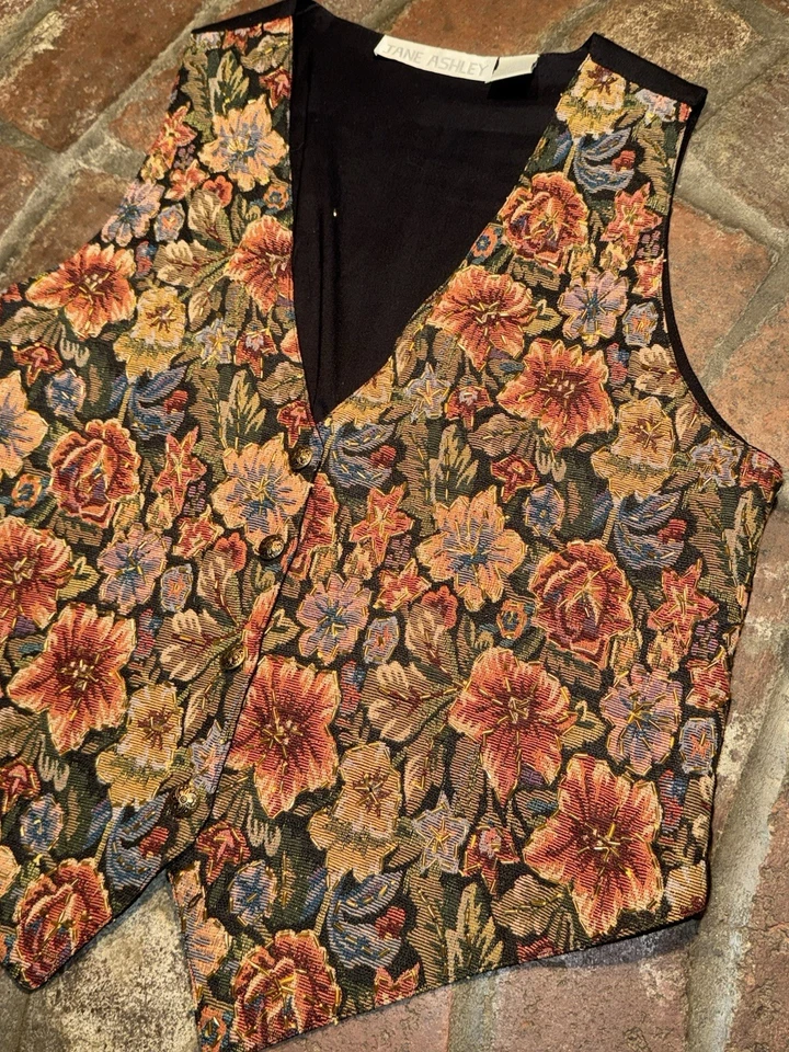 Jane Ashley Vintage Women’s Floral Tapestry Vest 4 Button Size M - Image 2 of 4