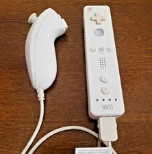 Nintendo Wii Remote White W/ Nunchuck OEM - Tested