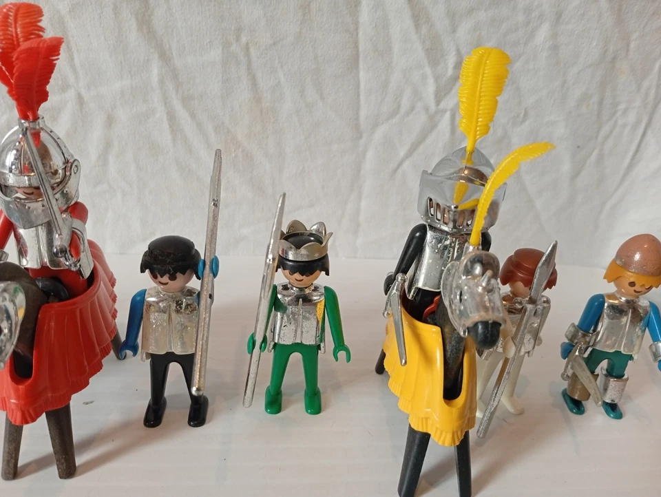 Playmobil Lot Chevalier vintage argent dont 2 a cheval + armes piece vaisselle - Photo 4/4