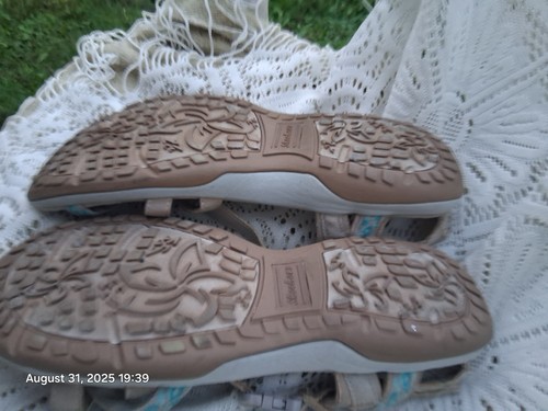 Sandalias Skechers Estilo de Vida Exterior Cuero Beige Acento Aqua para Mujer Talla 8 - Imagen 3 de 5