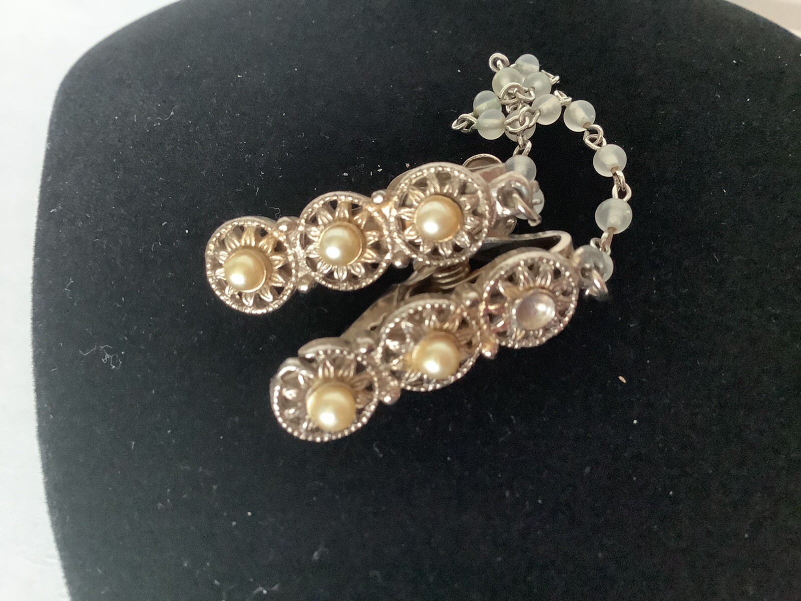 Rectangular sweater clip Round  Missing Faux Pearl - image 1