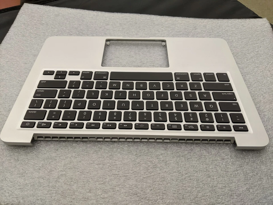 NEW Silver Palmrest Upper Case  Keyboard - MacBook Pro A1502 13.3" 2015 - Image 4 of 4