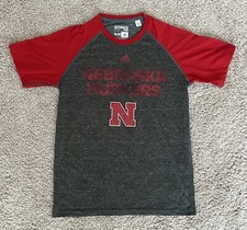 Barely Worn Mens Medium Adidas Branded Nebraska Huskers T-Shirt