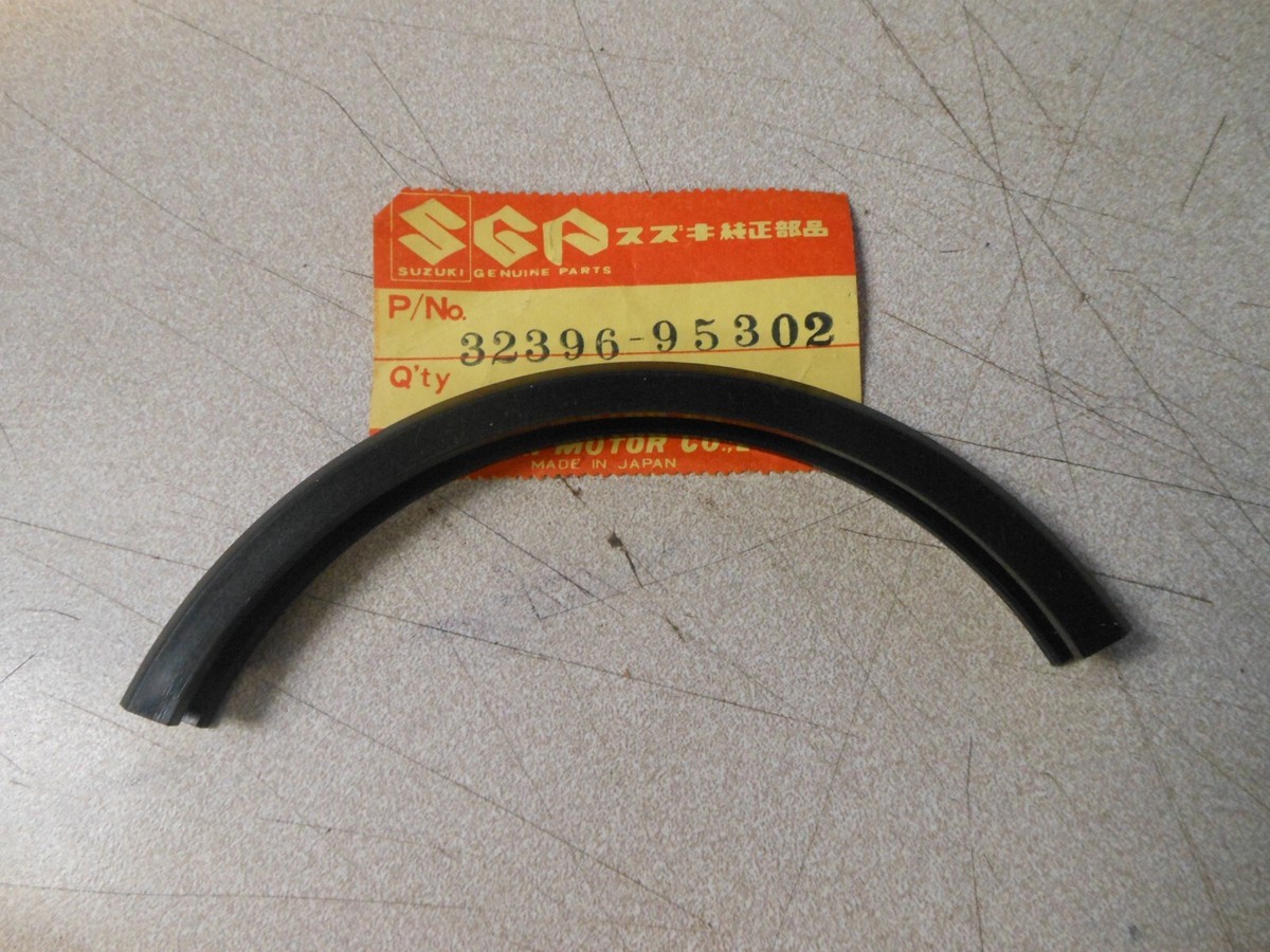 NOS Suzuki Magneto Base 2 Retainer 1977-1996 DT50 1978-1997