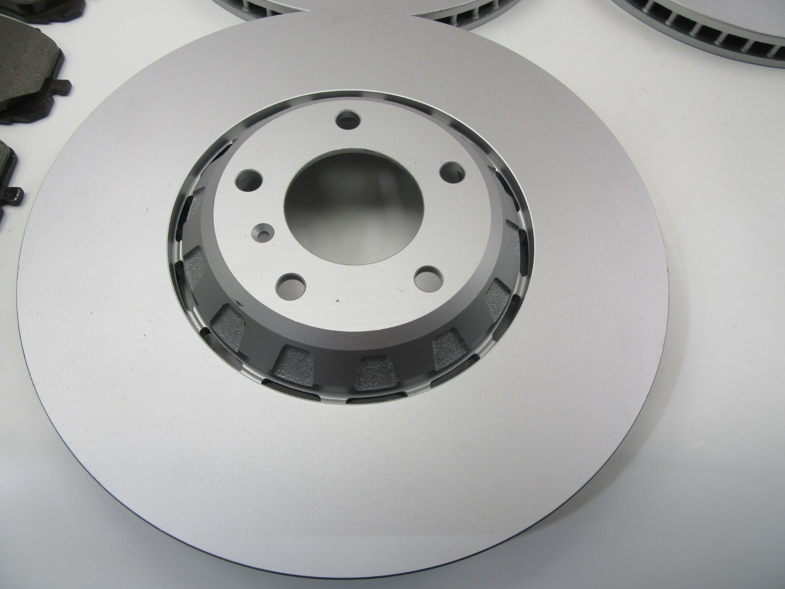 Bentley Bentayga front rear brake pads and rotors