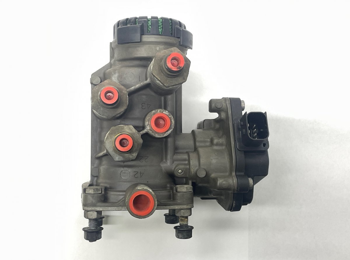 うる 21114977 23166657 7423166658 EBS Trailer Control Valve VOLVO