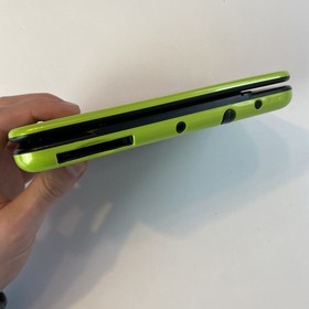 New Nintendo 3DS XL Handheld Console Lime Green With Charger Stylus
