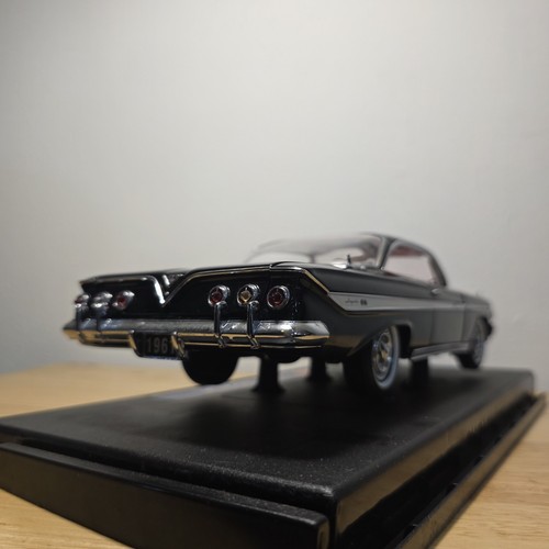 Sun Star 1961 Chevrolet Impala SS 409 Black 1:18 Scale METAL Die-Cast - Picture 7 of 14