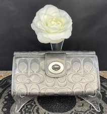 Coach Turn Lock Embossed C's Slim Leather Envelope Wallet Grey/Silver