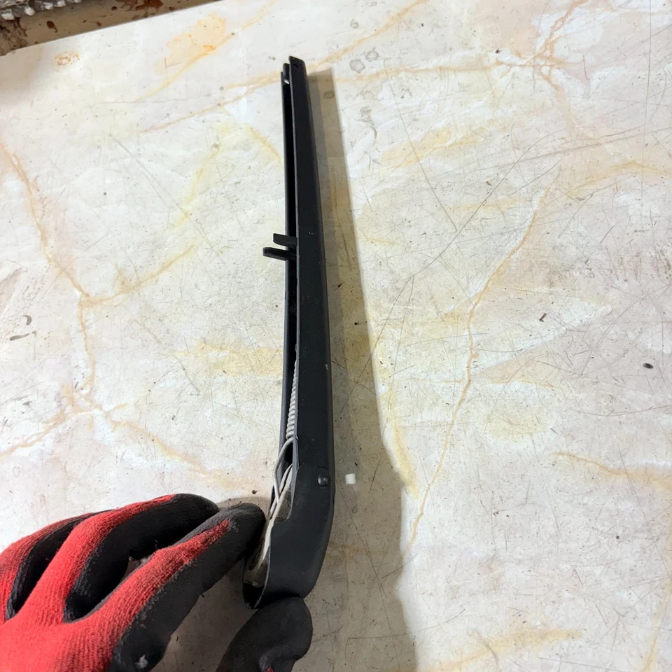 Brazo limpiaparabrisas trasero Fiat Idea 2006 Foto 4 de 4