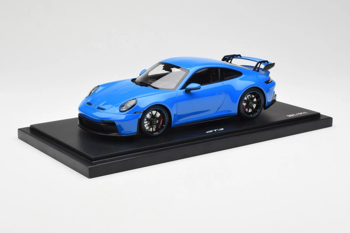 Porsche 911 GT3 R Racing Carbon Noir 1:18 – Modèle Spark 0215040SGTR Neuve