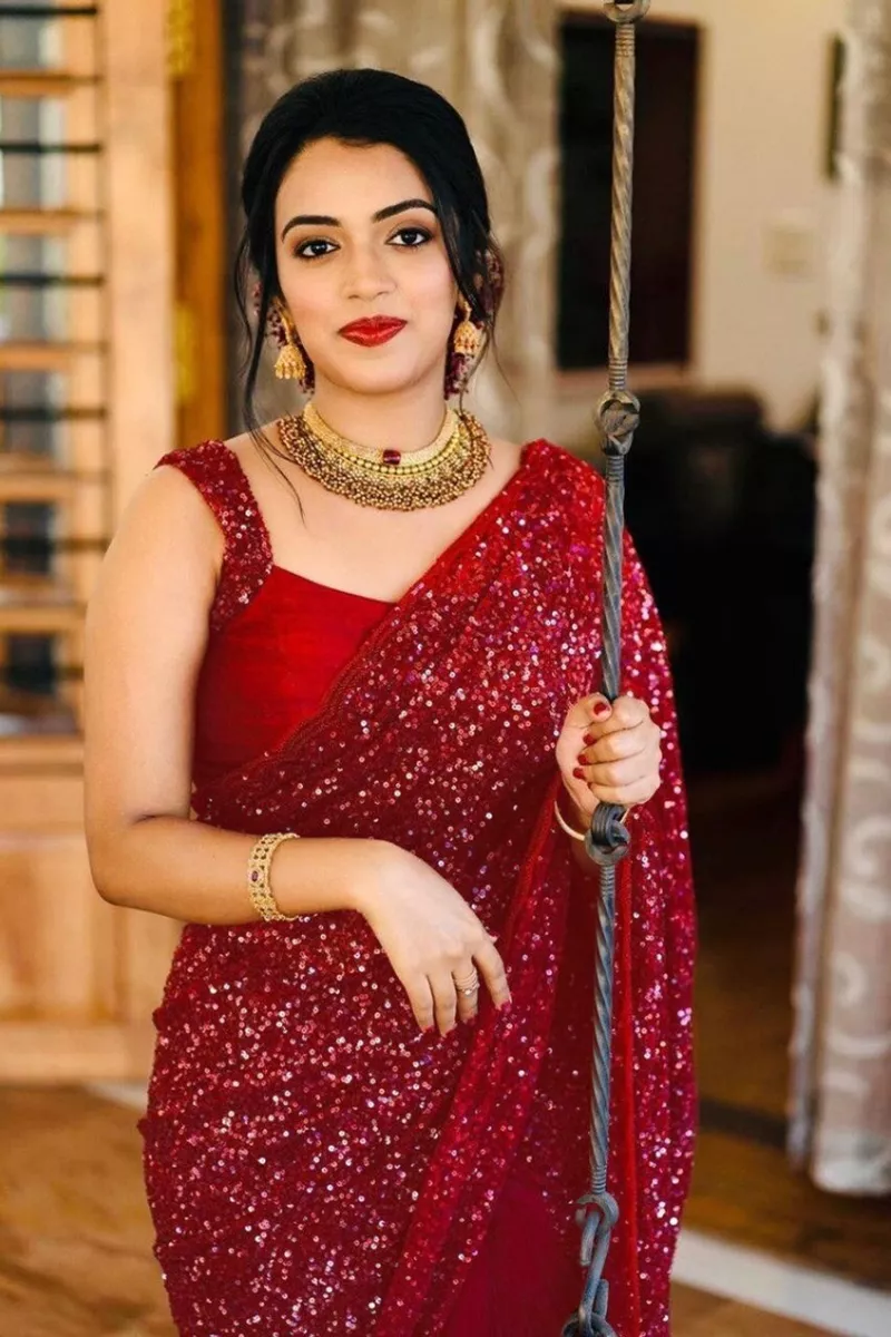 Red party wear best sale saree