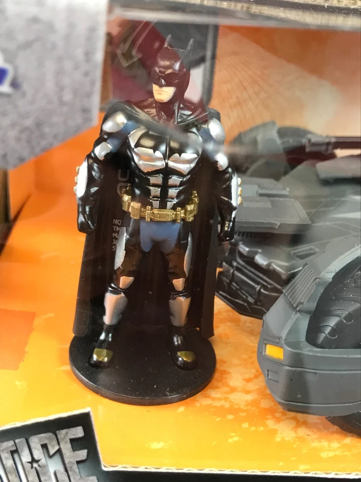 NEW IN BOX SEALED Diecast Jada DC Justice League BATMOBILE & BATMAN 1:24 #99232 - Image 2 of 4