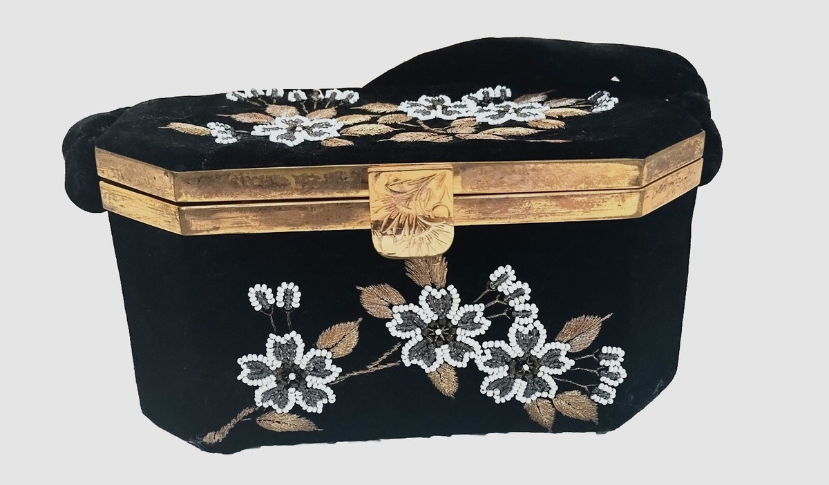Vintage 1940s Torii Tokyo Japanese Beaded Floral Pattern Box Bag