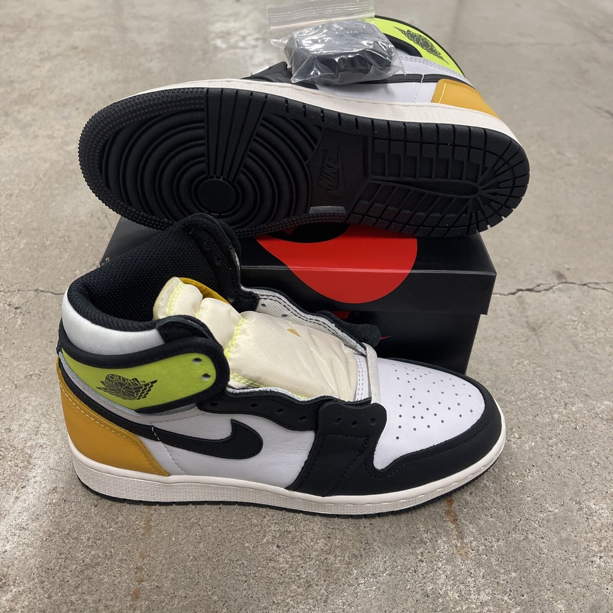 Nike AIR JORDAN RETRO HIGH OG GS 'VOLT GOLD' -575441-118 Yellow