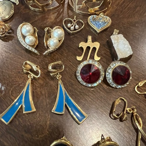 Vintage To Now Mixed Jewelry Lot, Gold Gold Tone - Picture 7 of 10