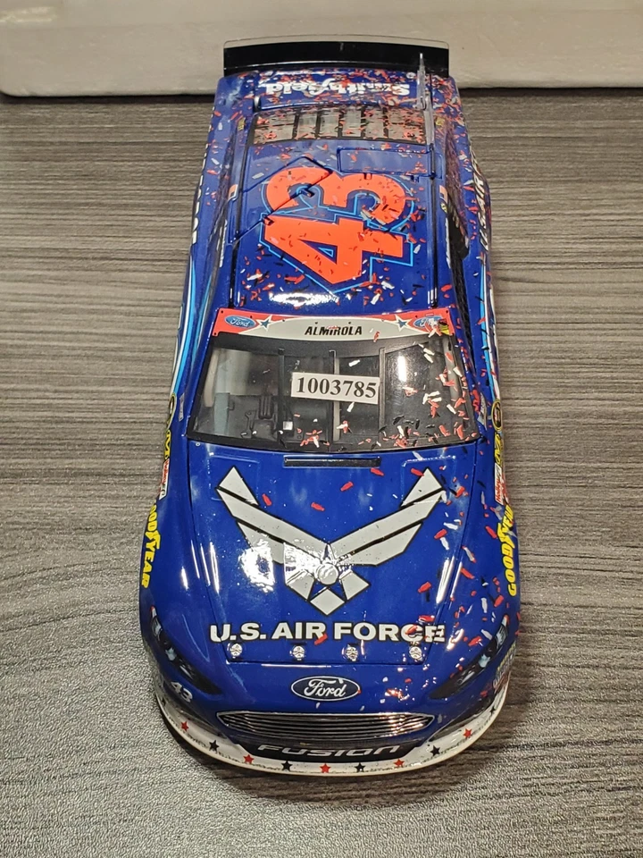 Prototipo raro 2014 Aric Almriola #43 Fuerza Aérea Daytona Carrera Ganar 1:24 Acción Foto 3 de 4