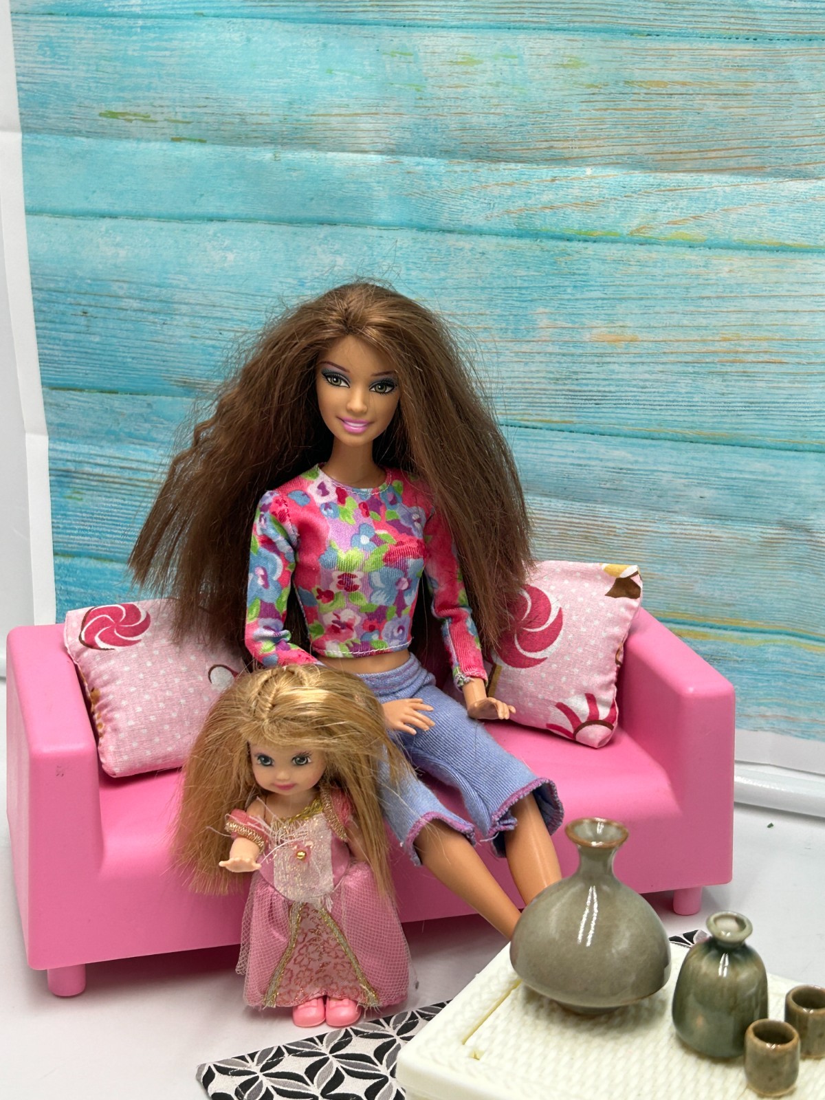 Barbie et Shelly dans leur salon : finis les écrans grâce à ce jouet d'imitation