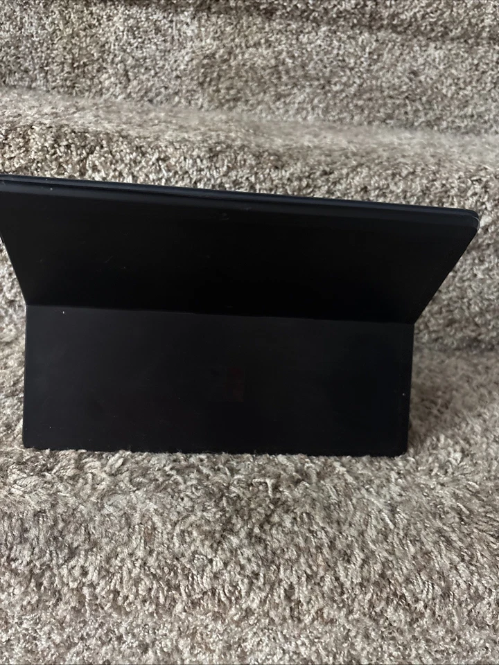 Microsoft Surface Pro X con Windows 11 128 GB Foto 2 de 4