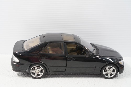 AutoArt Lexus IS300 1:18 Black 1:18 Diecast Model Car - Picture 7 of 11