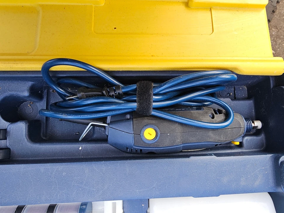 25OO38 MASTERCRAFT ROTARY TOOL, WITH FLEX SHAFT, CASE, BITS, ABOUT 20" X 14" X 4 - Image 3 of 4