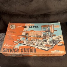 Antique 1950s Tin Litho Garage Wards tri level electric service station MARX 