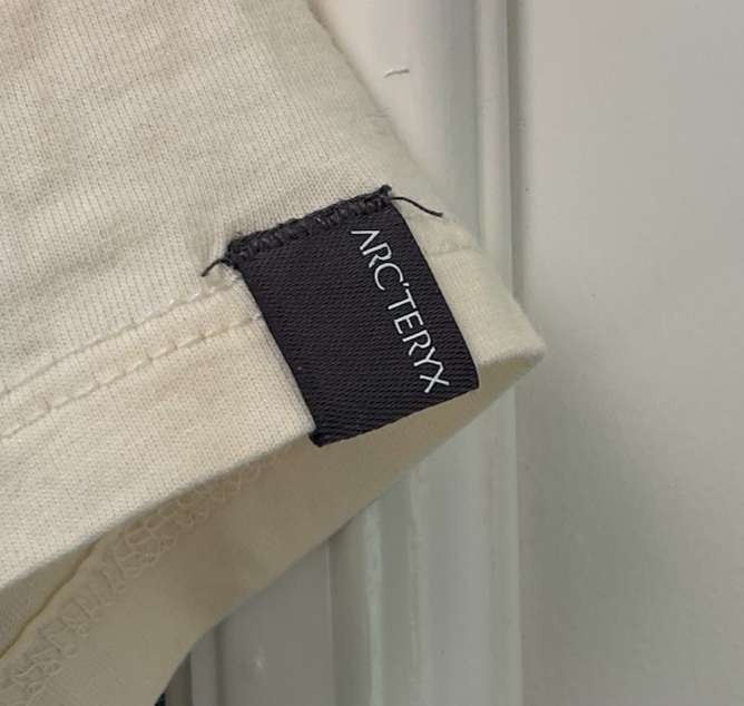 ARC'TERYX Arc’teryx Camicia Donna Scollo a V Crema con Disegno Foglia Colorata Taglia Media