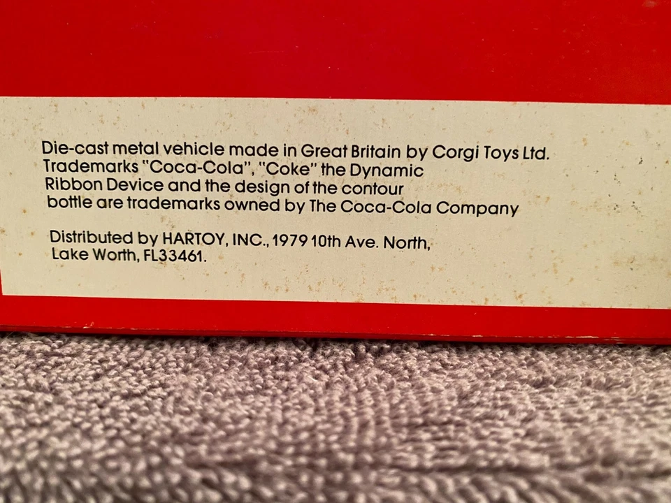 Corgi Coca-Cola Promo Tractor Trailer Truck #3300C Back doors open & close - Image 3 of 4