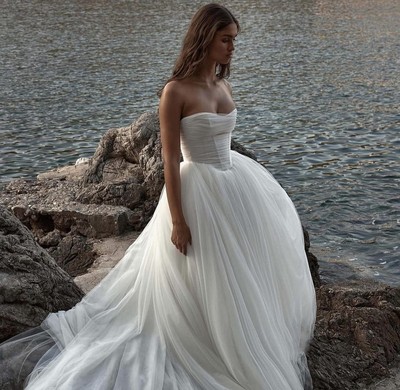 Dieses italienische Brautkleid! Mit Korsett und mehrlagigem Rock. Italienischer