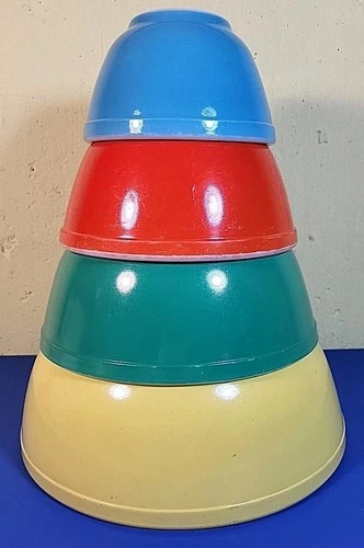 Vintage Pyrex PRIMARY COLORS Yellow Green Red Blue Nesting  Mixing Bowls SHINY!