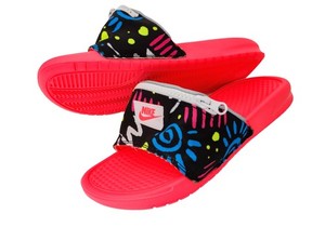 new nike sandals with pouch