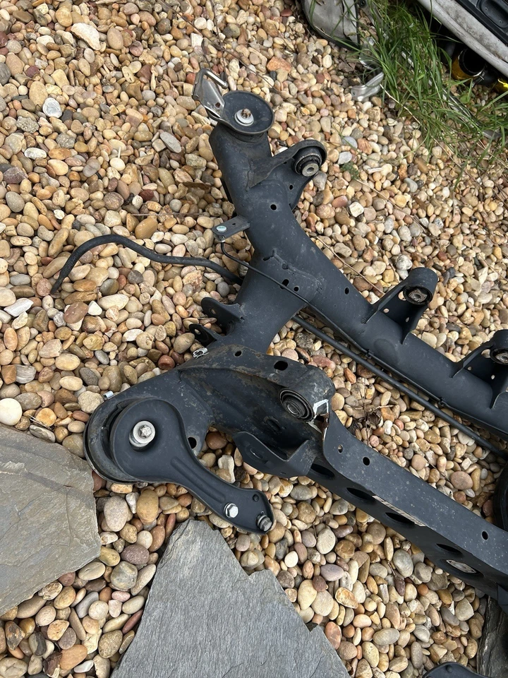 2007-2013 BMW E90 E92 E93 328i 335i RWD SUBQUADRO TRASEIRO CROSSMEMBER FABRICANTE DE EQUIPAMENTO ORIGINAL 48K MILHAS - Imagem 2 de 4