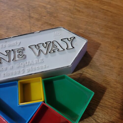 Vintage 1966 Milton Bradley ONE WAY Puzzle Game Complete with 5 Colorful Pieces - Picture 2 of 5