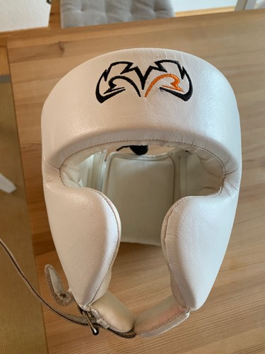 Kopfschutz von Rival, Boxen, Kampfsport, weiß.