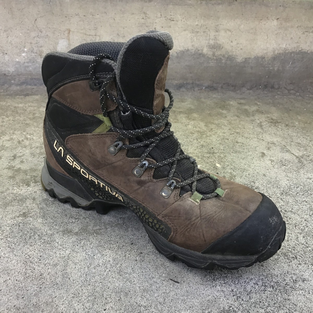 La Sportiva Nucleo High GTX Hiking Boot Men display picture 2